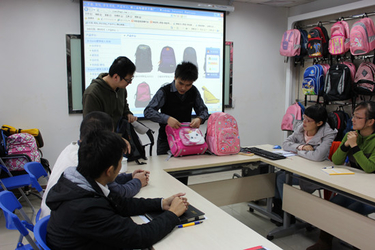 Dongguan Jing Hao Handbag Products Co., Limited, ligne de production en usine